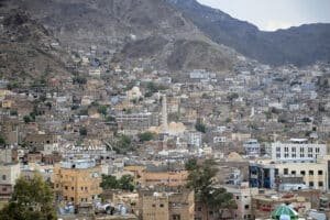 الجمهورية اليمنية هي دولة عربية تقع جنوب غرب شبه الجزيرة العربية في غرب آسيا ، تبلغ مساحتها حوالي 555,000 كيلومترًا مربعًا، ويبلغ عدد سكانها 30,411,000 نسمة حسب الإسقاط السكاني لعام 2020.